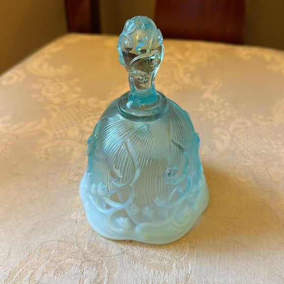 Vintage Fenton Lily of the Valley Blue Opalescent glass bell, original sticker - Picture 3 of 7